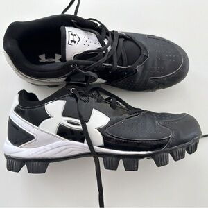 Women’s Under Armour Glyde Softball Cleats Size 7.5